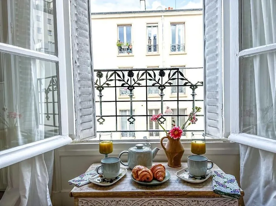 Chic Entre Histoire Et Modernite Apartment *